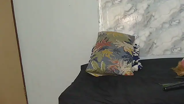 Snapshot of SexyZuluBarbie chatting on 06-18-26, 10:09 SexyZuluBarbie online show from 06-18-26, 10:09
