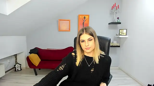 SarahOwenn online show from 12-22-25, 10:18