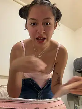 Snapshot of Alicatcua_ chatting on 05-06-26, 02:29 Alicatcua online show from 05-06-26, 02:29