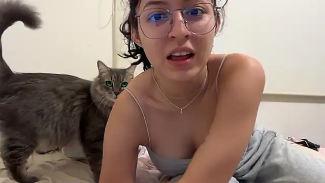 Snapshot of Alicatcua_ chatting on 05-08-26, 03:56 Alicatcua online show from 05-08-26, 03:56
