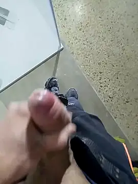 Snapshot of nofaceloverss chatting on 12-22-25, 02:36 nofaceloverss online show from 12-22-25, 02:36