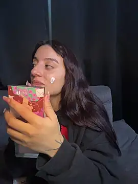 Mia fiire online show from 06-19-26, 03:00
