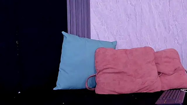 scarlett jhon online show from 12-17-25, 02:23