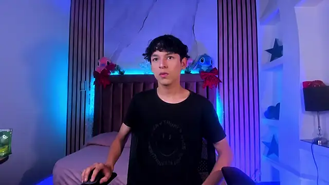 SthepanodiMonaco online show from 12-17-25, 07:53