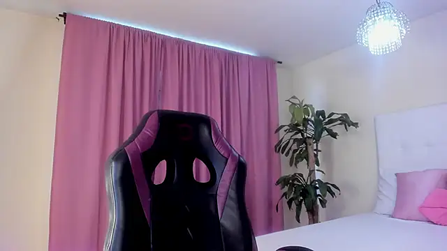 Emmaa Queen  online show from 01-08-26, 07:16