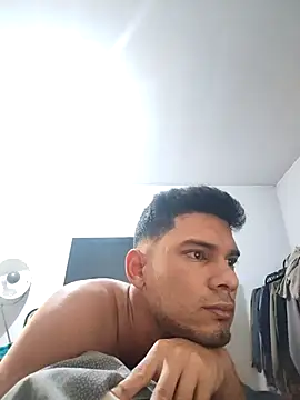 Snapshot of eloculto98 chatting on 12-04-25, 03:43 eloculto98 online show from 12-04-25, 03:43