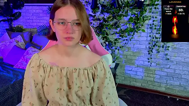 Mia Mooore online show from 01-18-26, 01:37