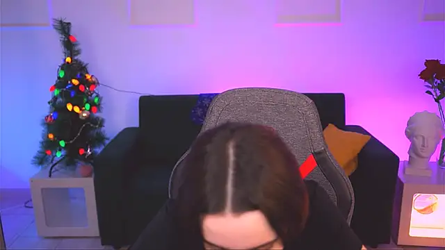 KateWillows online show from 12-20-25, 04:19