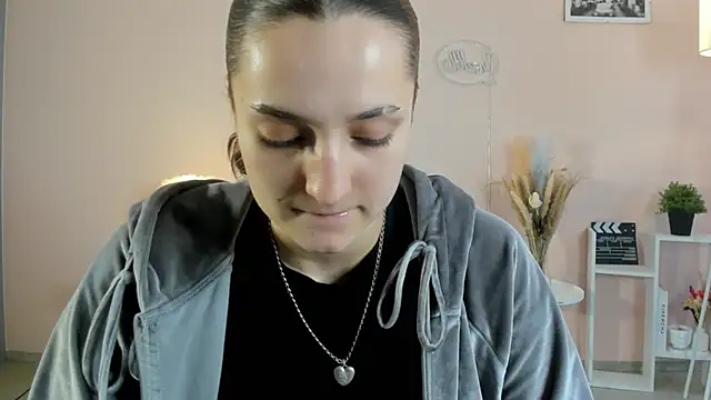 ShelieThetford online show from 12-05-25, 10:13