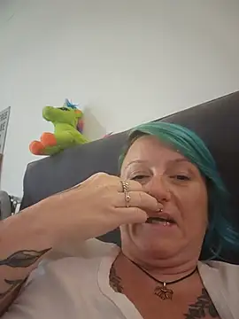 Snapshot of Amber_Dreamer chatting on 06-22-26, 04:37 Amber Dreamer online show from 06-22-26, 04:37