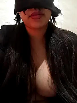 Snapshot of Amou-na chatting on 11-30-25, 01:20 Amou-na online show from 11-30-25, 01:20