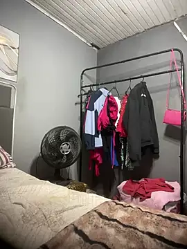 larysinha online show from 04-28-26, 02:27