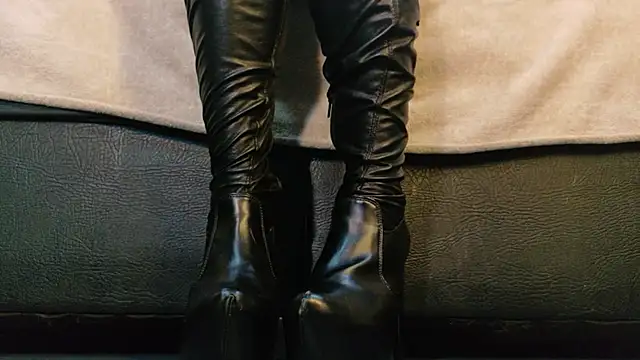 MilaDeRoux online show from 02-11-26, 03:33