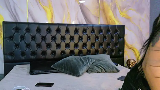 MilaDeRoux online show from 03-20-26, 04:06