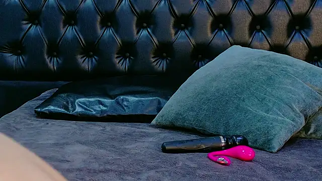 MilaDeRoux online show from 04-03-26, 07:01