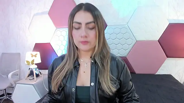 AriaRous online show from 06-06-26, 01:49