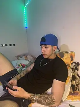 wil hot online show from 11-30-25, 05:28