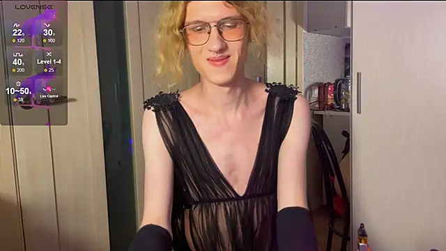 Snapshot of Avery_adam chatting on 03-09-26, 02:04 Avery adam online show from 03-09-26, 02:04