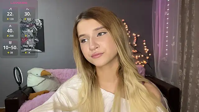 VikkiWittel online show from 12-18-25, 04:35