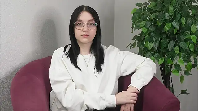 AmyDilox online show from 12-01-25, 05:45