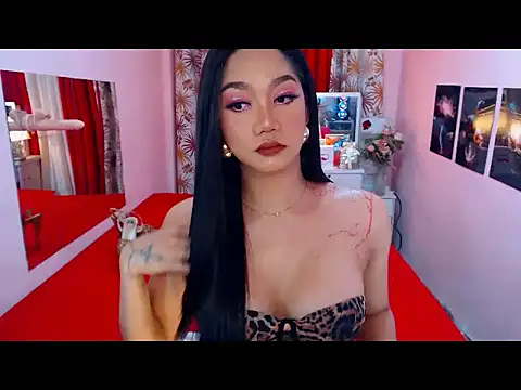 Snapshot of UrScreenGoddess chatting on 06-05-26, 12:17 UrScreenGoddess online show from 06-05-26, 12:17