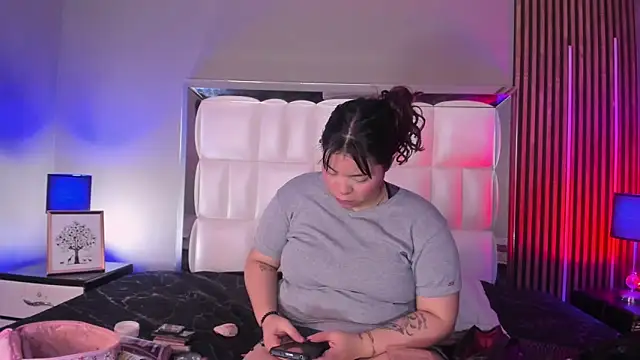 xCharlotte 20 online show from 02-17-26, 08:04