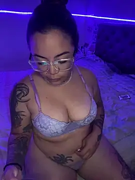 Lindalatina2001 online show from 02-05-26, 02:38