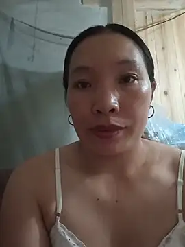 Snapshot of Evelyn-n chatting on 06-13-26, 01:31 Evelyn-n online show from 06-13-26, 01:31