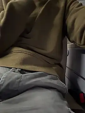 Snapshot of HKBOY0001 chatting on 12-20-25, 04:14 HKBOY0001 online show from 12-20-25, 04:14