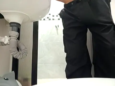 Snapshot of am_cvo1824 chatting on 11-30-25, 09:08 am cvo1824 online show from 11-30-25, 09:08