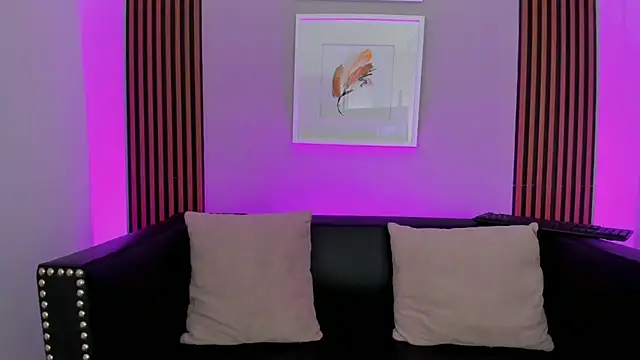 Ariana collinss online show from 06-04-26, 01:17