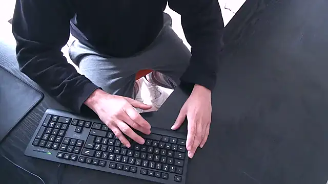 TRESBONNEBITE online show from 12-18-25, 02:34