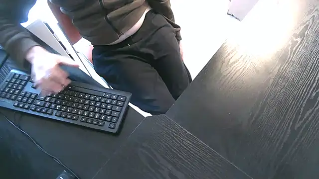 TRESBONNEBITE online show from 12-21-25, 02:02