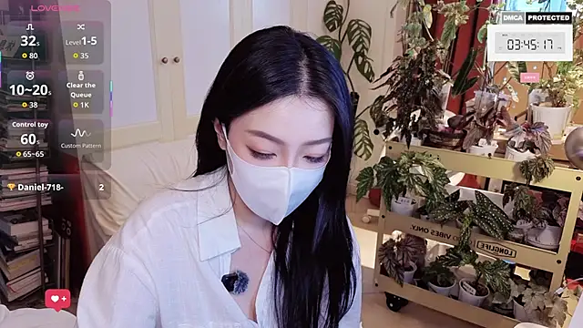 nayomi 34f online show from 04-20-26, 07:44