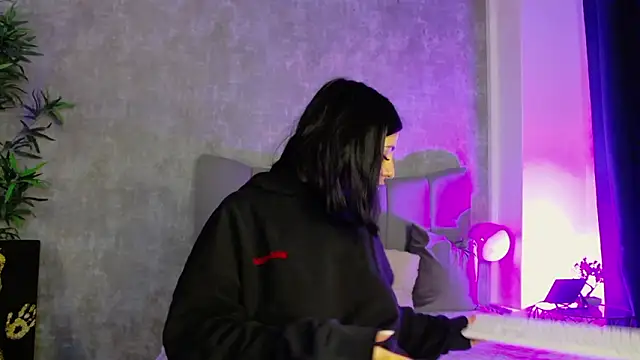 LucyRayy online show from 02-25-26, 07:56