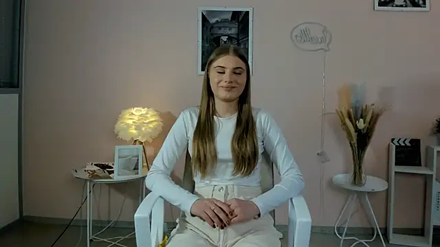 Snapshot of BobbyeEwell chatting on 12-02-25, 06:41 BobbyeEwell online show from 12-02-25, 06:41