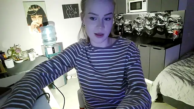 LunaPeony online show from 02-02-26, 06:17