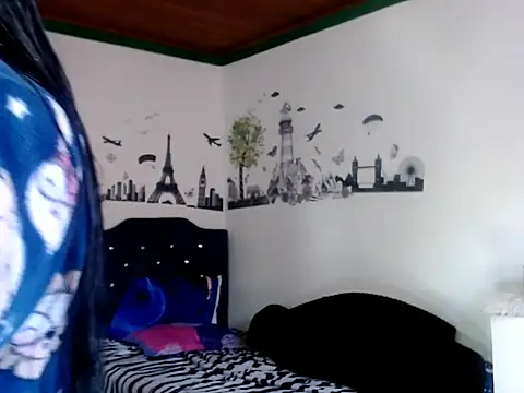 Snapshot of MisNicol chatting on 12-17-25, 12:55 MisNicol online show from 12-17-25, 12:55