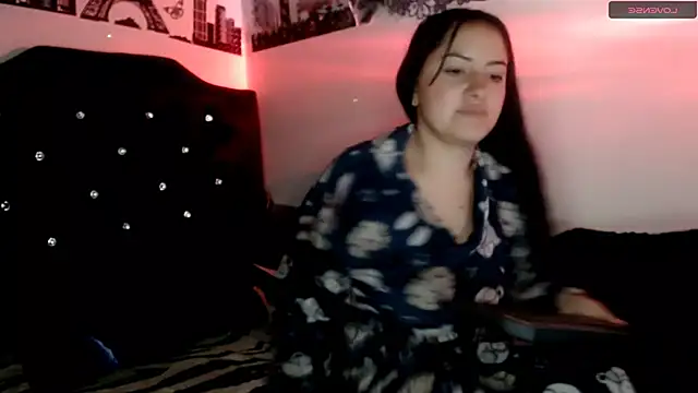 Snapshot of MisNicol chatting on 12-20-25, 10:33 MisNicol online show from 12-20-25, 10:33