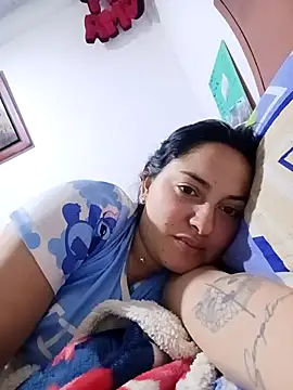 Snapshot of MisNicol chatting on 01-12-26, 01:33 MisNicol online show from 01-12-26, 01:33