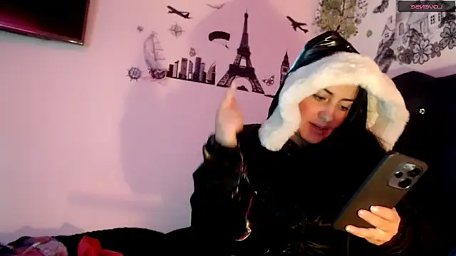 Snapshot of MisNicol chatting on 01-17-26, 01:05 MisNicol online show from 01-17-26, 01:05