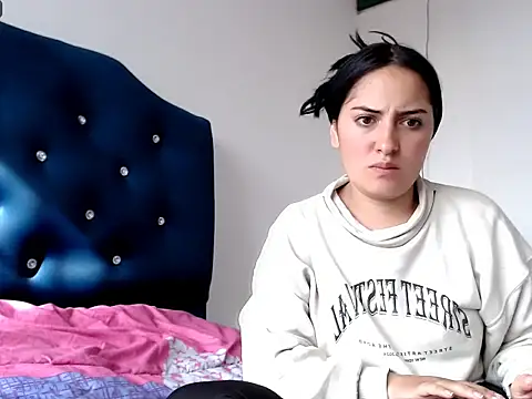 Snapshot of MisNicol chatting on 04-07-26, 01:00 MisNicol online show from 04-07-26, 01:00