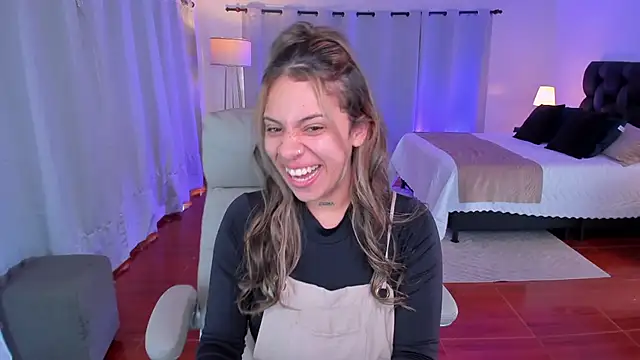 Snapshot of Zara_Wolf_ chatting on 02-12-26, 02:01 Zara Wolf online show from 02-12-26, 02:01