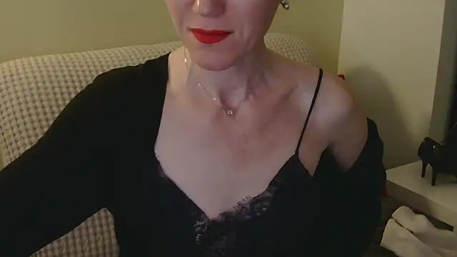 Snapshot of AuroraAG chatting on 04-25-26, 11:02 AuroraAG online show from 04-25-26, 11:02