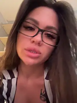 SiennaLuxexx online show from 07-04-26, 03:51