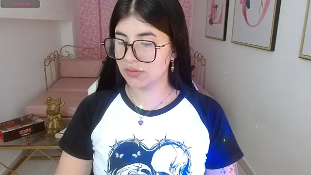 Nina harpper  online show from 04-06-26, 01:23