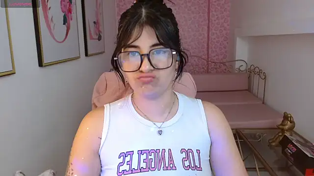 Nina harpper  online show from 04-15-26, 08:09