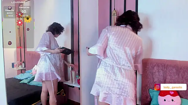 MissSavage  online show from 04-19-26, 06:54