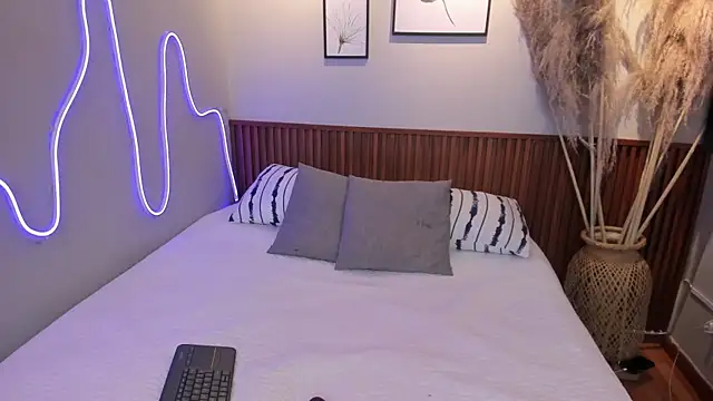 MIAROGGERSS online show from 01-17-26, 03:00