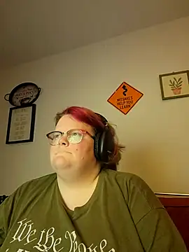 Snapshot of LiaraStrife chatting on 12-02-25, 06:41 LiaraStrife online show from 12-02-25, 06:41